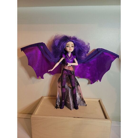 Disney descendants 3 dragon queen - Picture 1 of 3